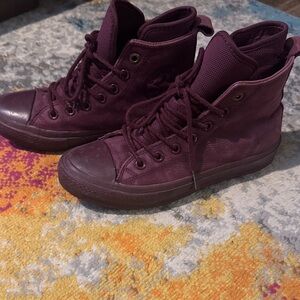 Women's High-Top Sneakers in Maroon